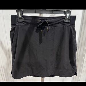 ATHLETA MIDTOWN BLACK SKORT BOACL ATHLETIC SIZE 6